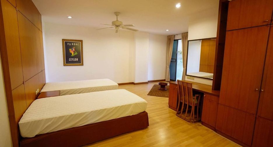 For rent 3 bedrooms apartment in Watthana, Bangkok