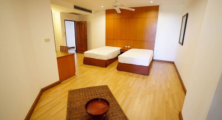 For rent 3 bedrooms apartment in Watthana, Bangkok