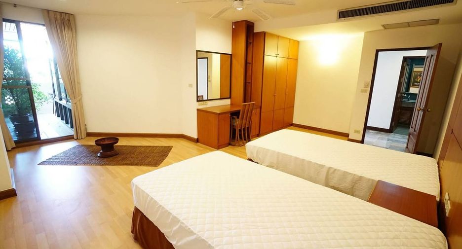 For rent 3 bedrooms apartment in Watthana, Bangkok