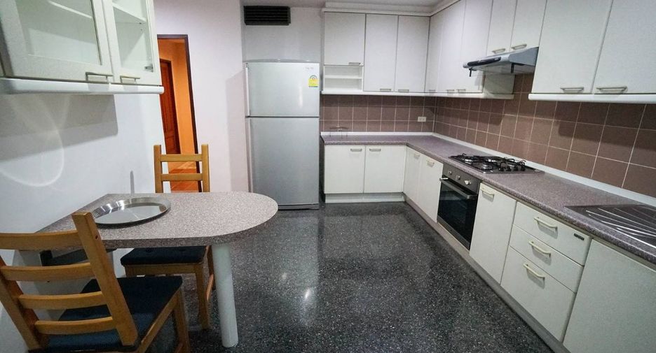 For rent 3 bedrooms apartment in Watthana, Bangkok