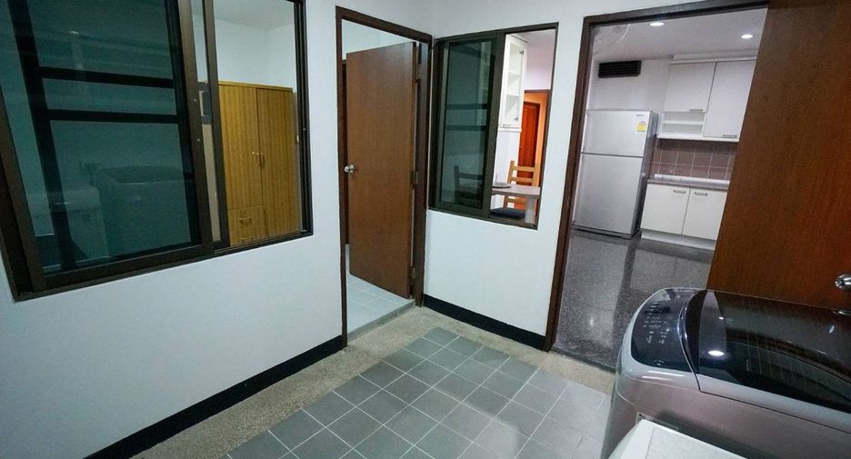 For rent 3 bedrooms apartment in Watthana, Bangkok