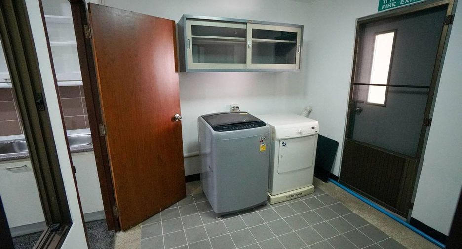 For rent 3 bedrooms apartment in Watthana, Bangkok