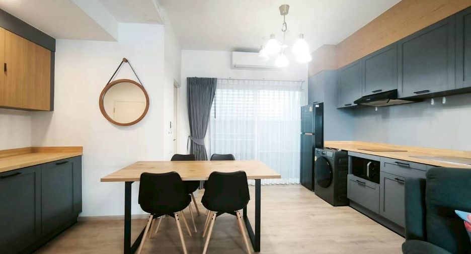 À louer 2 chambres maison de ville à Bang Phli, Samut Prakan
