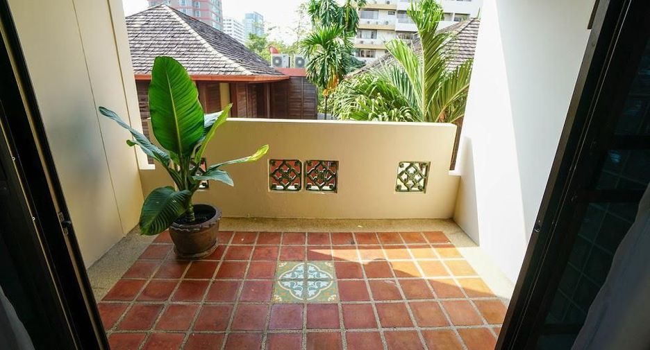 For rent 3 bedrooms condo in Watthana, Bangkok