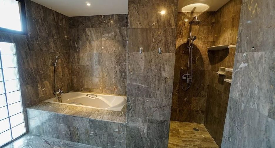 For rent 3 bedrooms condo in Watthana, Bangkok