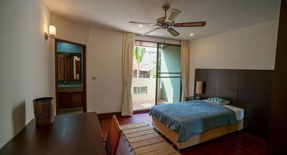 For rent 3 bedrooms condo in Watthana, Bangkok