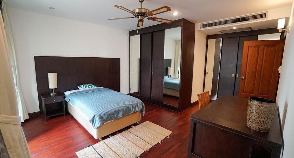 For rent 3 bedrooms condo in Watthana, Bangkok