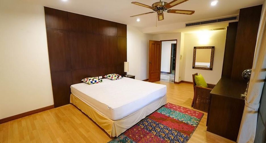 For rent 3 bedrooms condo in Watthana, Bangkok