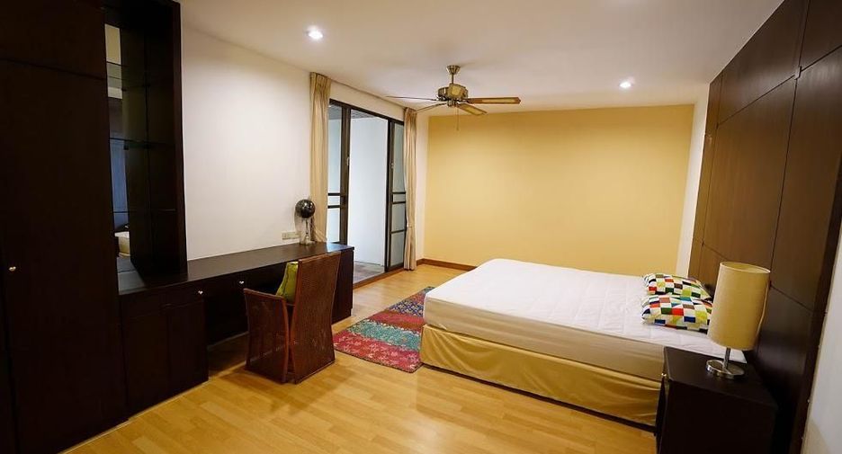 For rent 3 bedrooms condo in Watthana, Bangkok