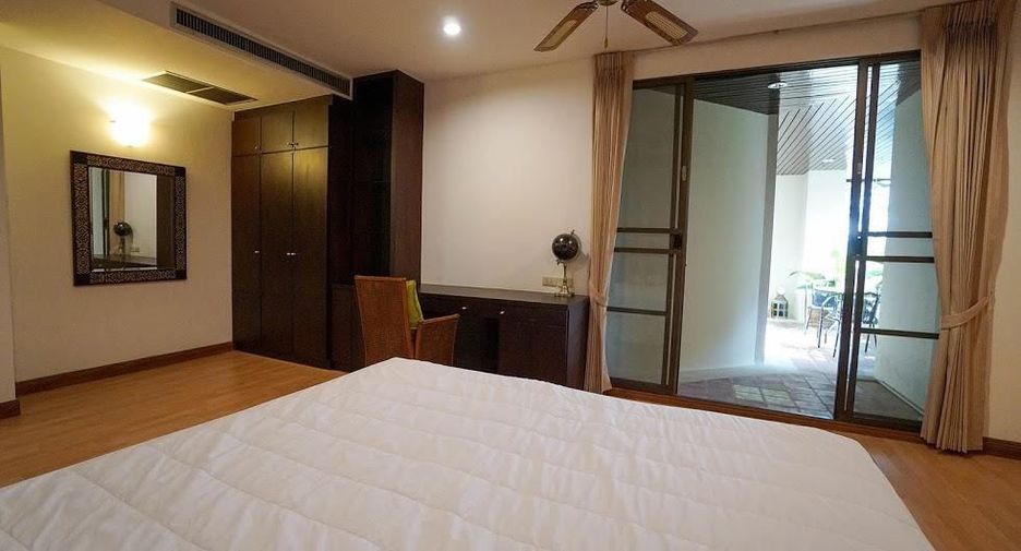 For rent 3 bedrooms condo in Watthana, Bangkok