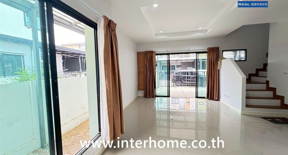出售 4 卧室 联排别墅 在 Lat Lum Kaeo, Pathum Thani
