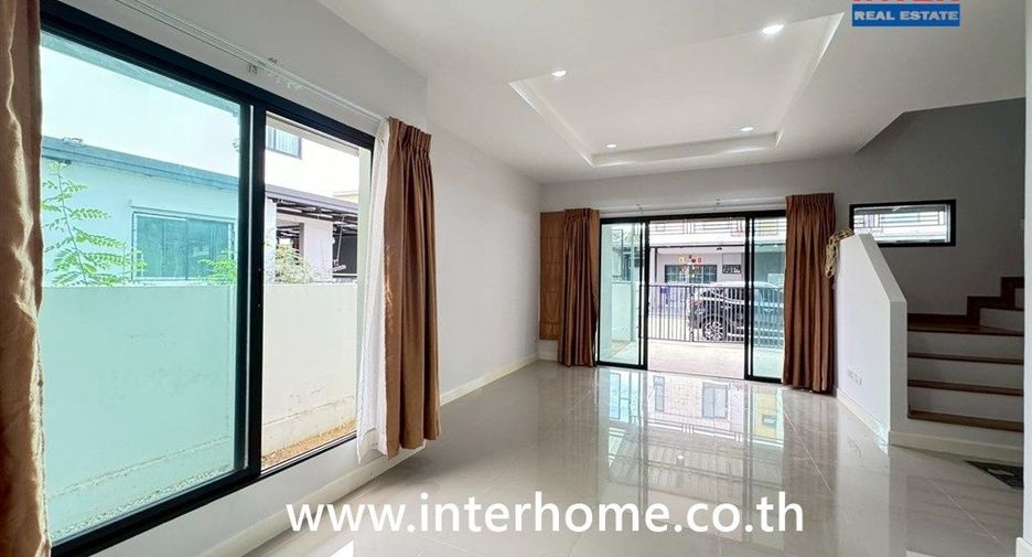 出售 4 卧室 联排别墅 在 Lat Lum Kaeo, Pathum Thani