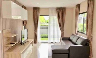 Haus zur Miete und zum Kauf mit 3 Zimmer in Prawet, Bangkok
