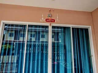 Casa adosada en venta de 4 habitaciones en Phra Samut Chedi, Samut Prakan