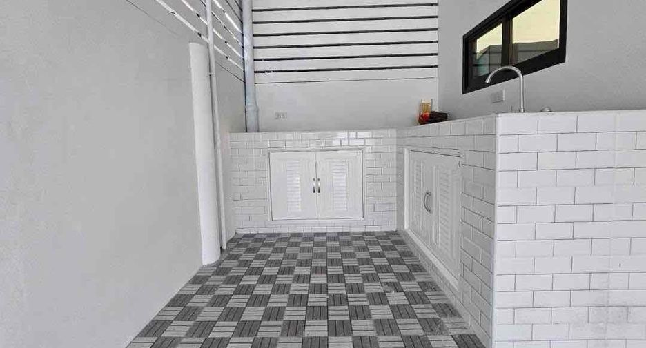 Casa adosada en alquiler de 4 habitaciones en Bang Lamung, Chonburi