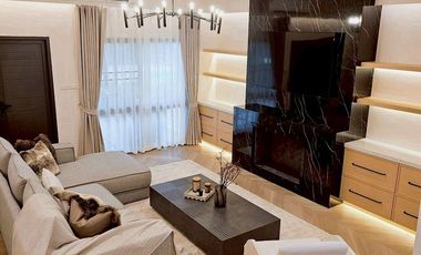 Haus zur Miete und zum Kauf mit 5 Zimmer in Khlong Toei, Bangkok
