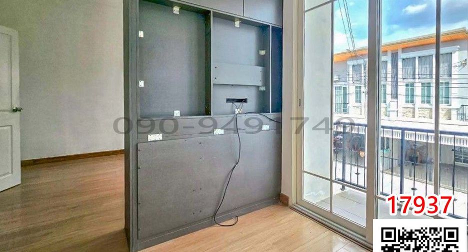 For rent 3 bedrooms townhouse in Mueang Nonthaburi, Nonthaburi