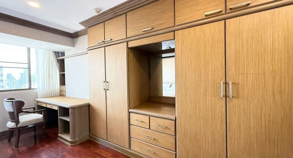 Аренда и продажа 3 спальни кондо в Кхлонг Тоеи, Бангкок