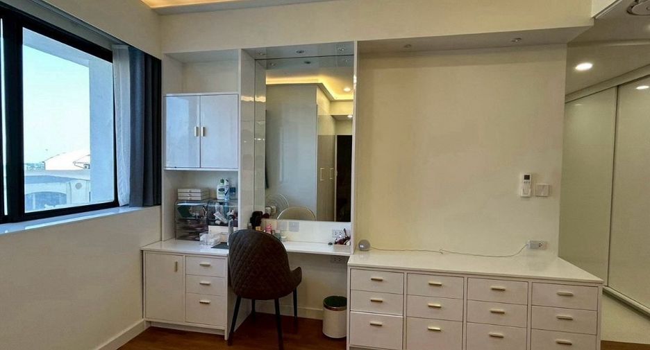 Condo en venta de 3 habitaciones en Khlong Toei, Bangkok