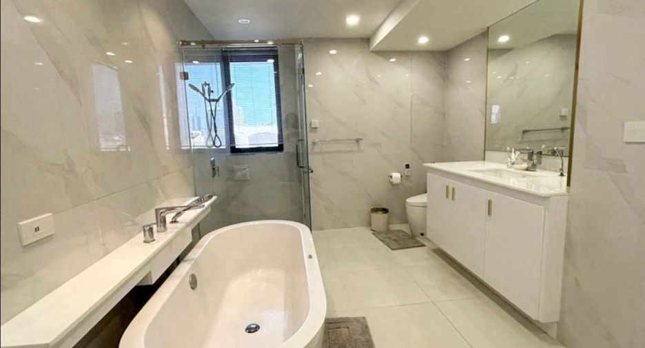 Condo en venta de 3 habitaciones en Khlong Toei, Bangkok