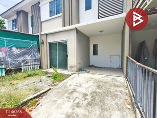 Casa adosada en venta de 3 habitaciones en Phra Samut Chedi, Samut Prakan