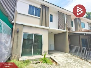 Casa adosada en venta de 3 habitaciones en Phra Samut Chedi, Samut Prakan