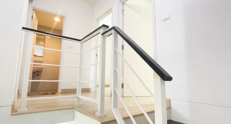 Casa adosada en venta de 3 habitaciones en Phra Samut Chedi, Samut Prakan