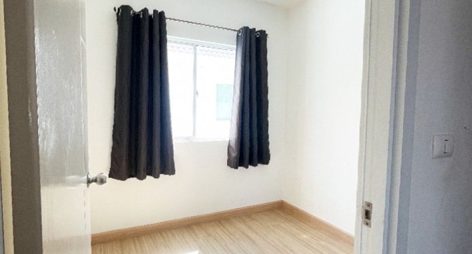 Casa adosada en venta de 3 habitaciones en Phra Samut Chedi, Samut Prakan