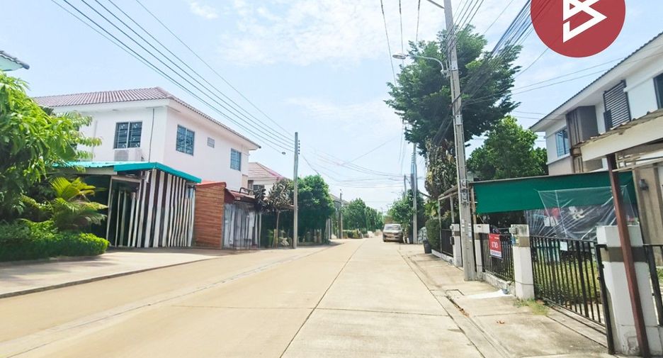 Casa adosada en venta de 3 habitaciones en Phra Samut Chedi, Samut Prakan