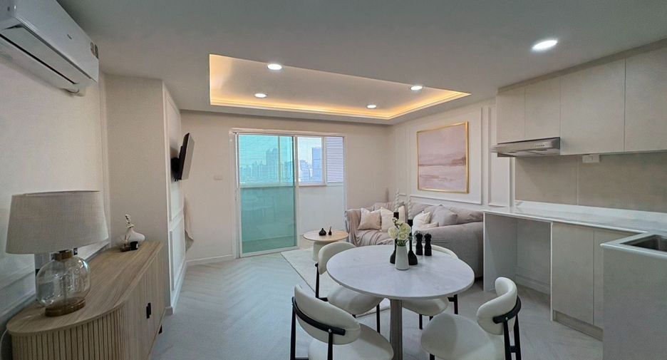 For sale 2 bedrooms condo in Huai Khwang, Bangkok