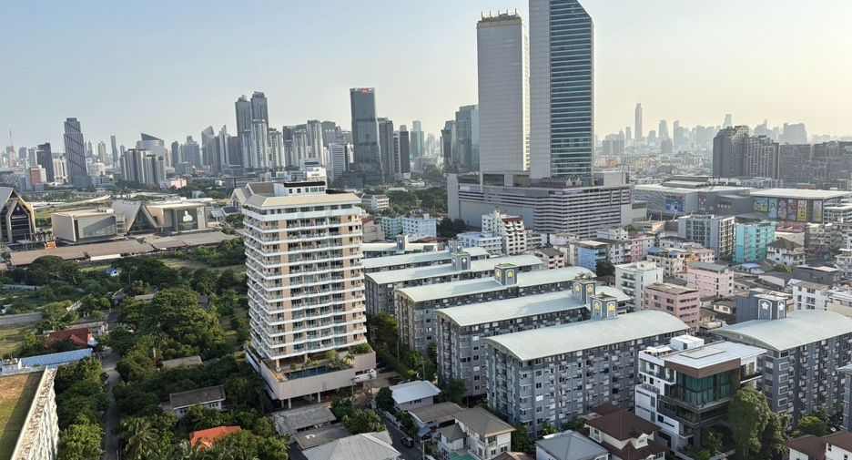 For sale 2 bedrooms condo in Huai Khwang, Bangkok