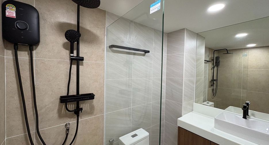 For sale 2 bedrooms condo in Huai Khwang, Bangkok
