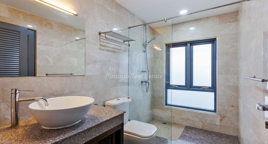 For sale 5 bedrooms villa in Bang Lamung, Chonburi