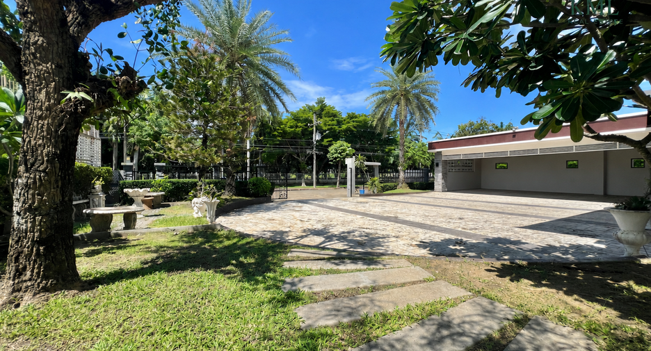 For sale 5 bedrooms house in Lam Luk Ka, Pathum Thani