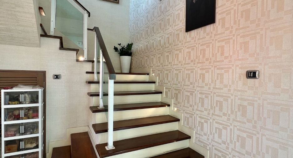 For sale 5 bedrooms house in Lam Luk Ka, Pathum Thani
