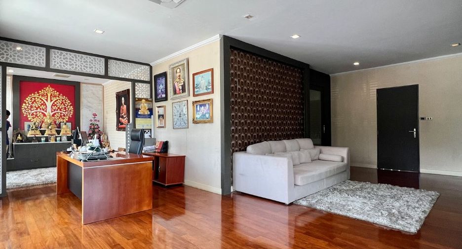 For sale 5 bedrooms house in Lam Luk Ka, Pathum Thani