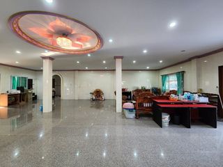Casa en venta de 5 habitaciones en Phra Samut Chedi, Samut Prakan