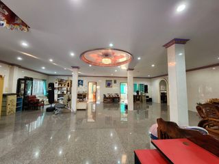 Casa en venta de 5 habitaciones en Phra Samut Chedi, Samut Prakan