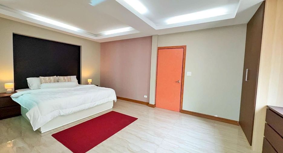 Casa en alquiler de 3 habitaciones en Bang Lamung, Chonburi
