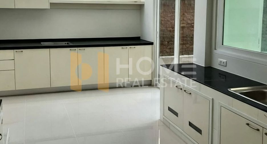 For sale 3 bedrooms house in Si Racha, Chonburi