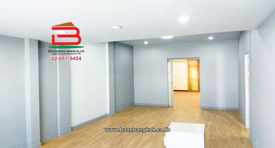 For rent and for sale 4 bedrooms townhouse in Mueang Nonthaburi, Nonthaburi