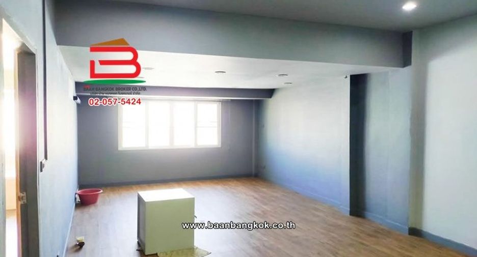 For rent and for sale 4 bedrooms townhouse in Mueang Nonthaburi, Nonthaburi