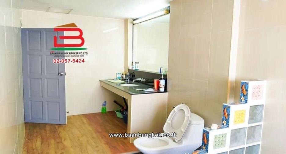For rent and for sale 4 bedrooms townhouse in Mueang Nonthaburi, Nonthaburi