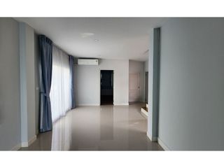 Casa en venta de 4 habitaciones en Khlong Sam Wa, Bangkok