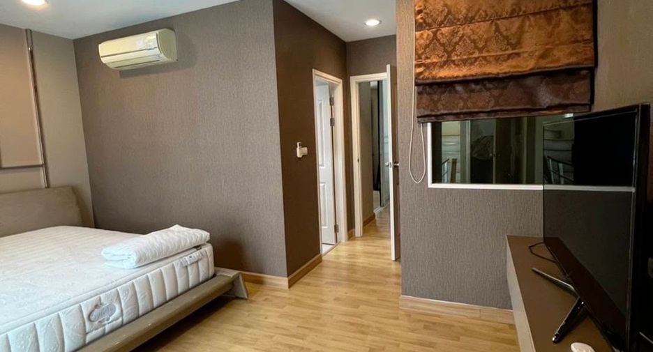 For rent 3 ベッドルーム townhouse in Wang Thonglang, Bangkok