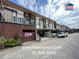 For sale 4 ベッドルーム townhouse in Saphan Sung, Bangkok