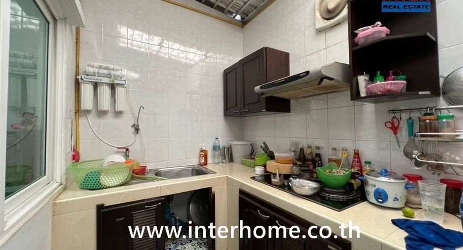 For sale 4 ベッドルーム townhouse in Saphan Sung, Bangkok
