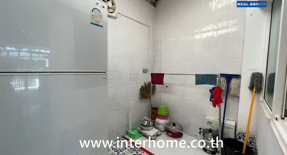 For sale 4 ベッドルーム townhouse in Saphan Sung, Bangkok