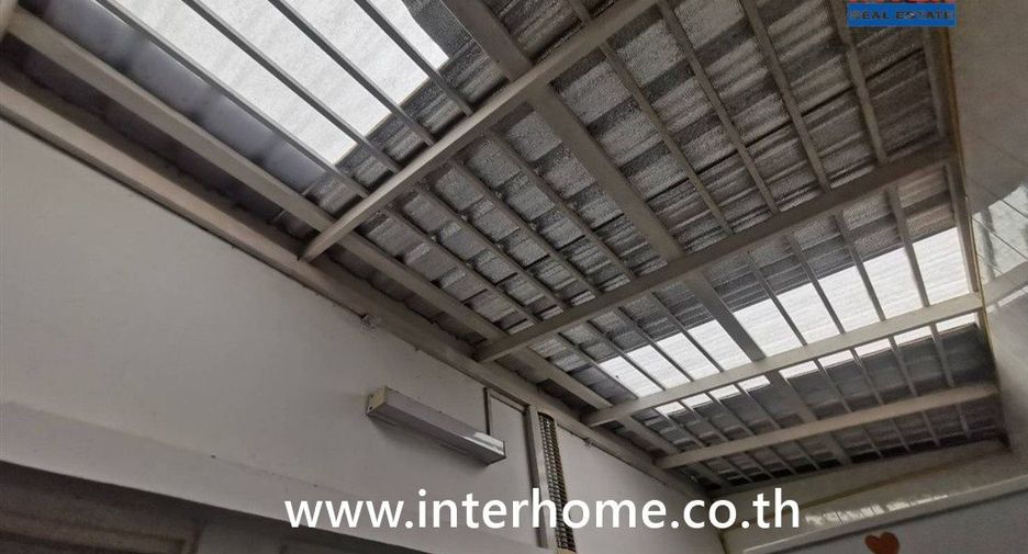 For sale 4 ベッドルーム townhouse in Saphan Sung, Bangkok