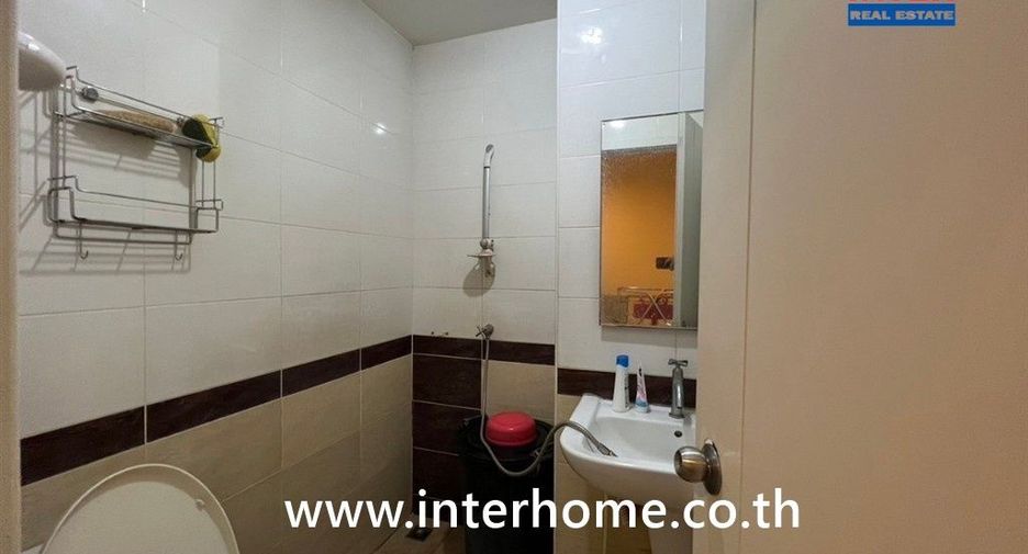 For sale 4 ベッドルーム townhouse in Saphan Sung, Bangkok
